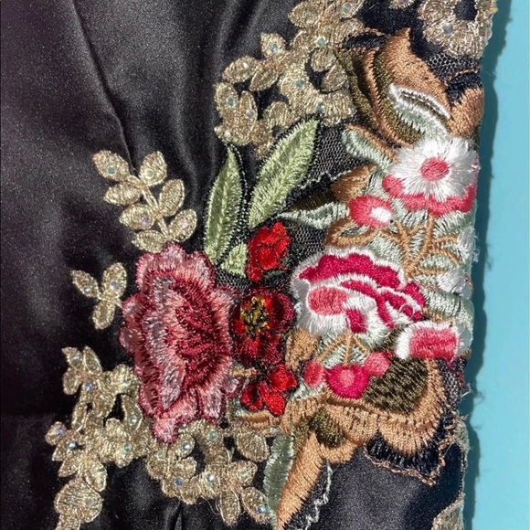 Macys sleeveless black embroidered homecoming dress - Picture 4 of 6